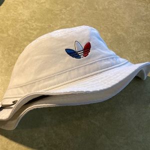 Adidas bucket: old school r/w/b logo: new with tag